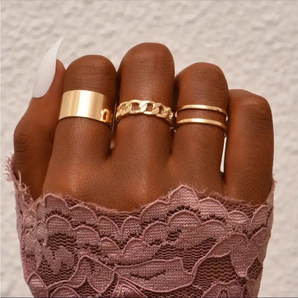 Gold tone Ring Set
